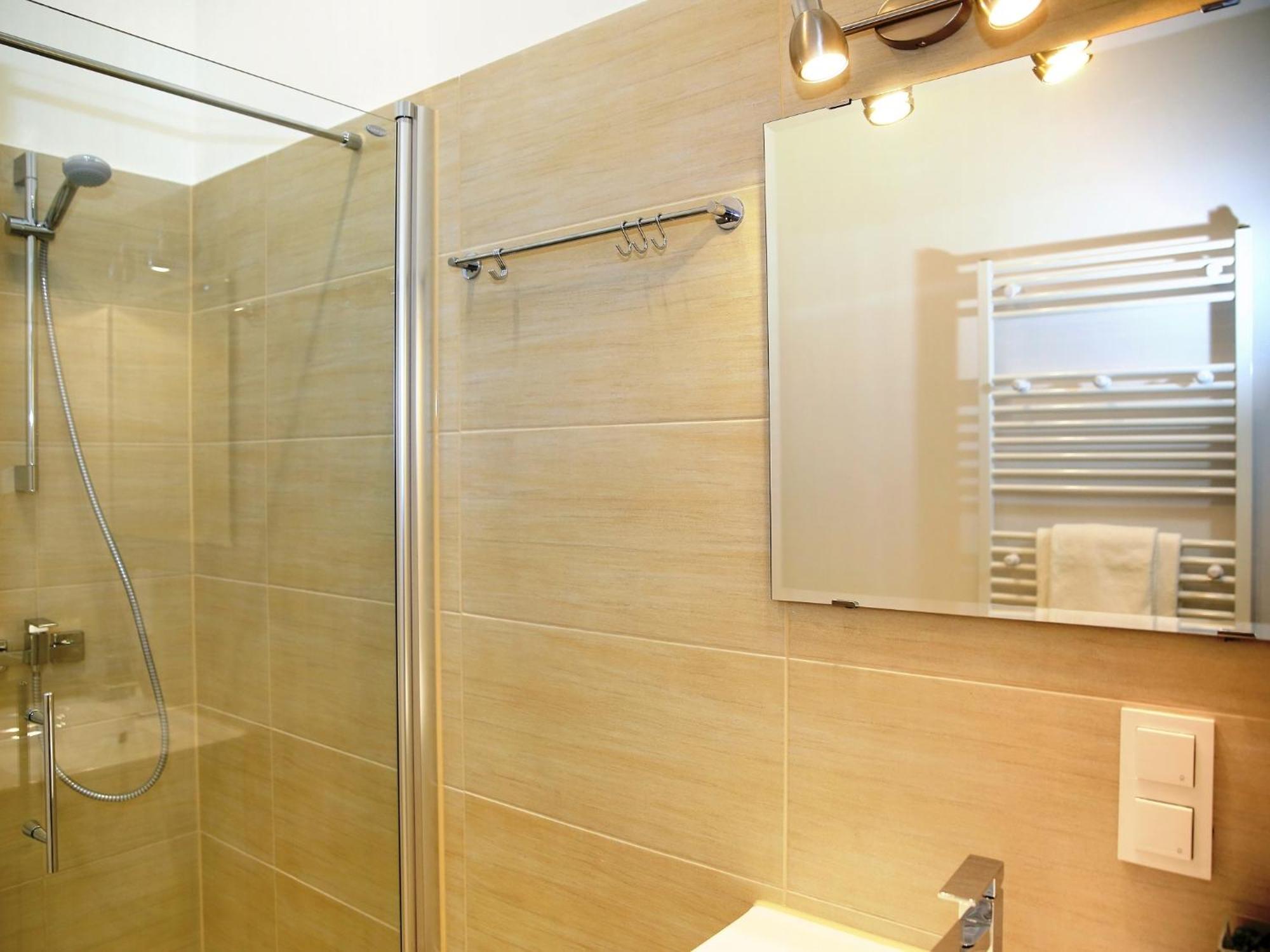 Flatprovider Comfort Eduard Apartment - Contactless Check In فيينا المظهر الخارجي الصورة